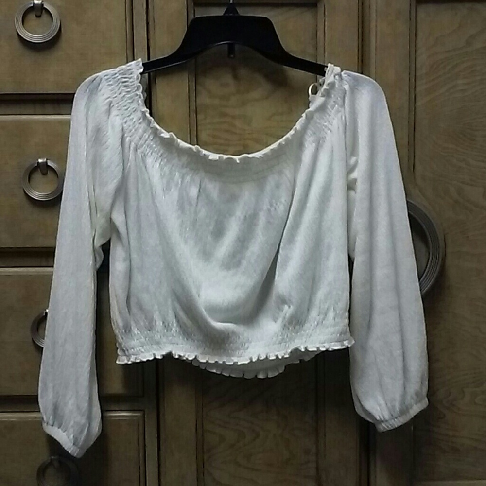 Divided H&M Top short sleeves short waist.